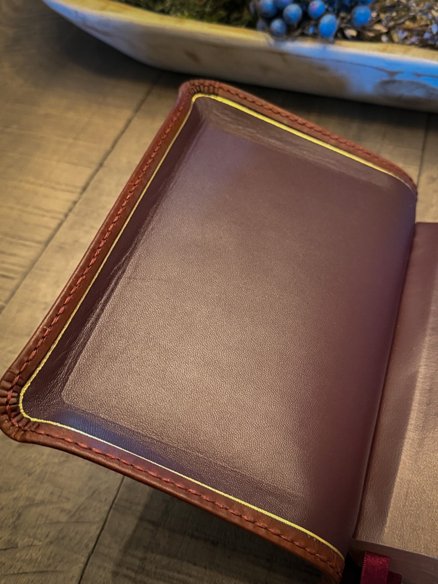 Cambridge ESV Clarion | La Perla Azzurra Old English - Marrone