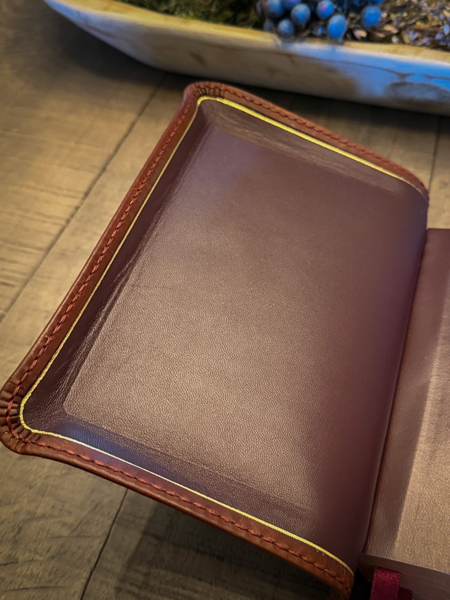 Cambridge ESV Clarion | La Perla Azzurra Old English - Marrone