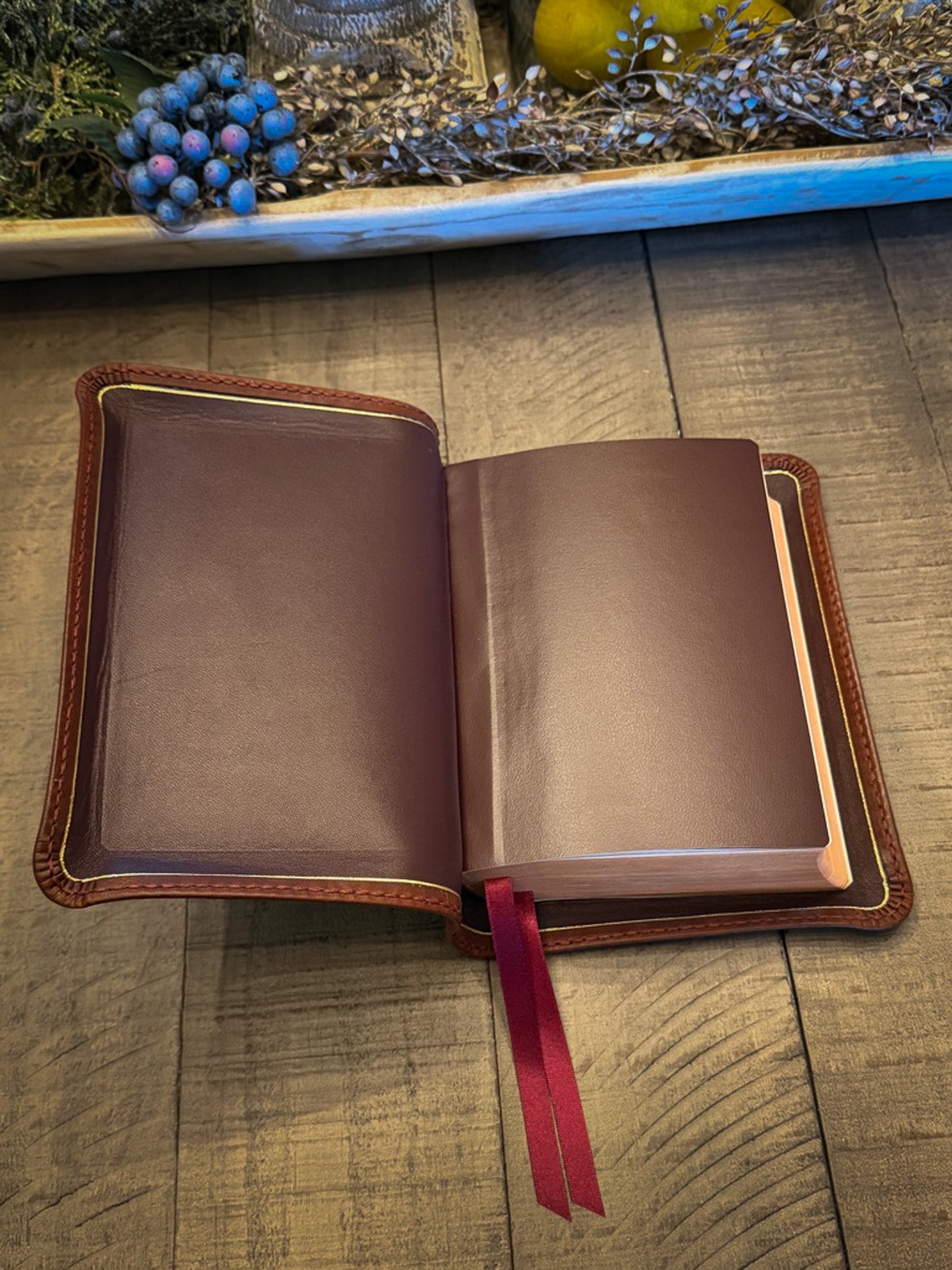 Cambridge ESV Clarion | La Perla Azzurra Old English - Marrone