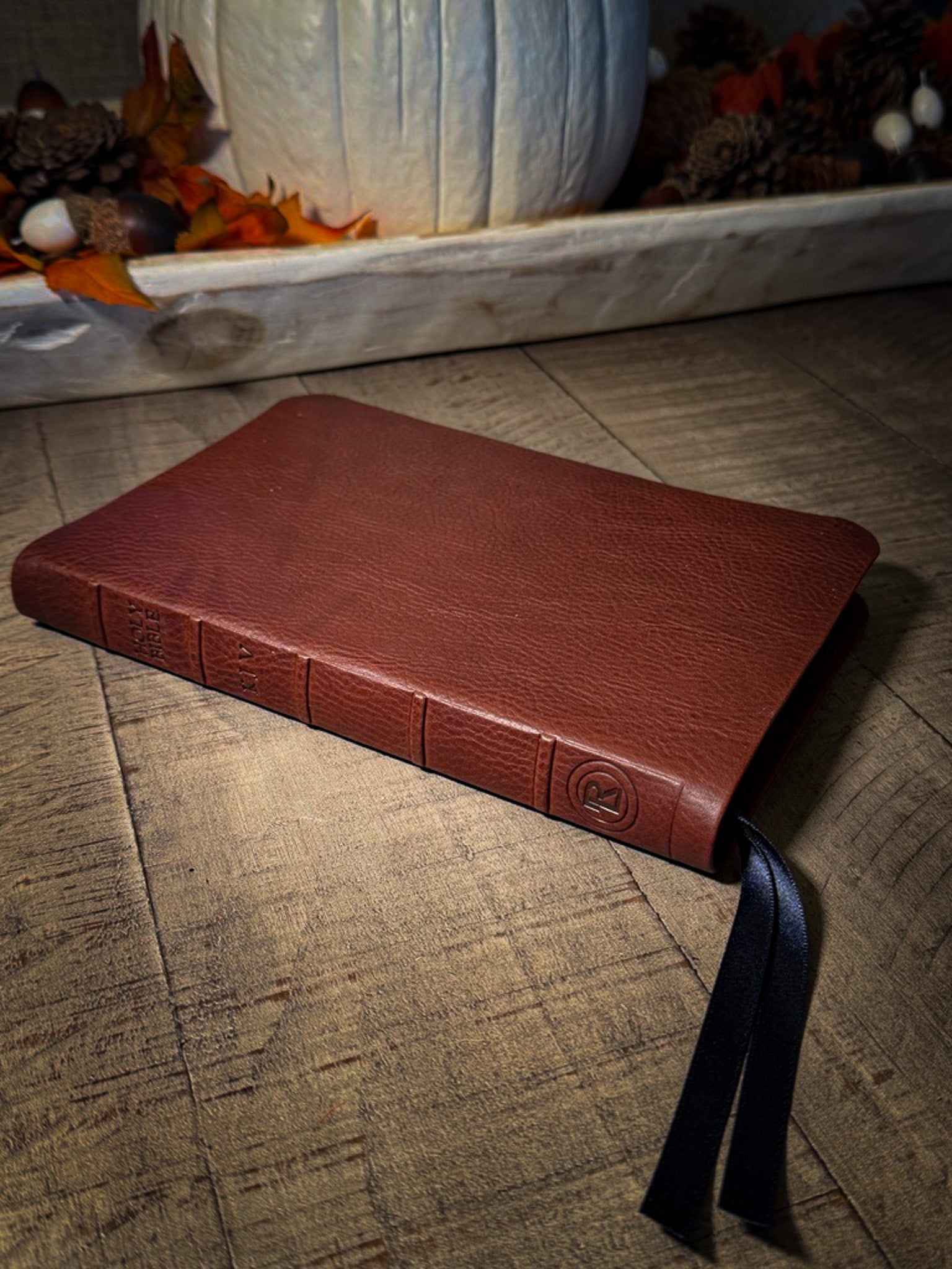 KJV Thinline Bible – Tobacco Minerva Box Leather