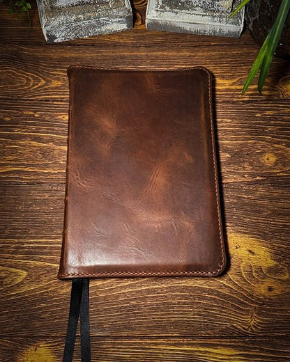 NKJV Maclaren Thinline Reference - Horween Derby Nut Brown